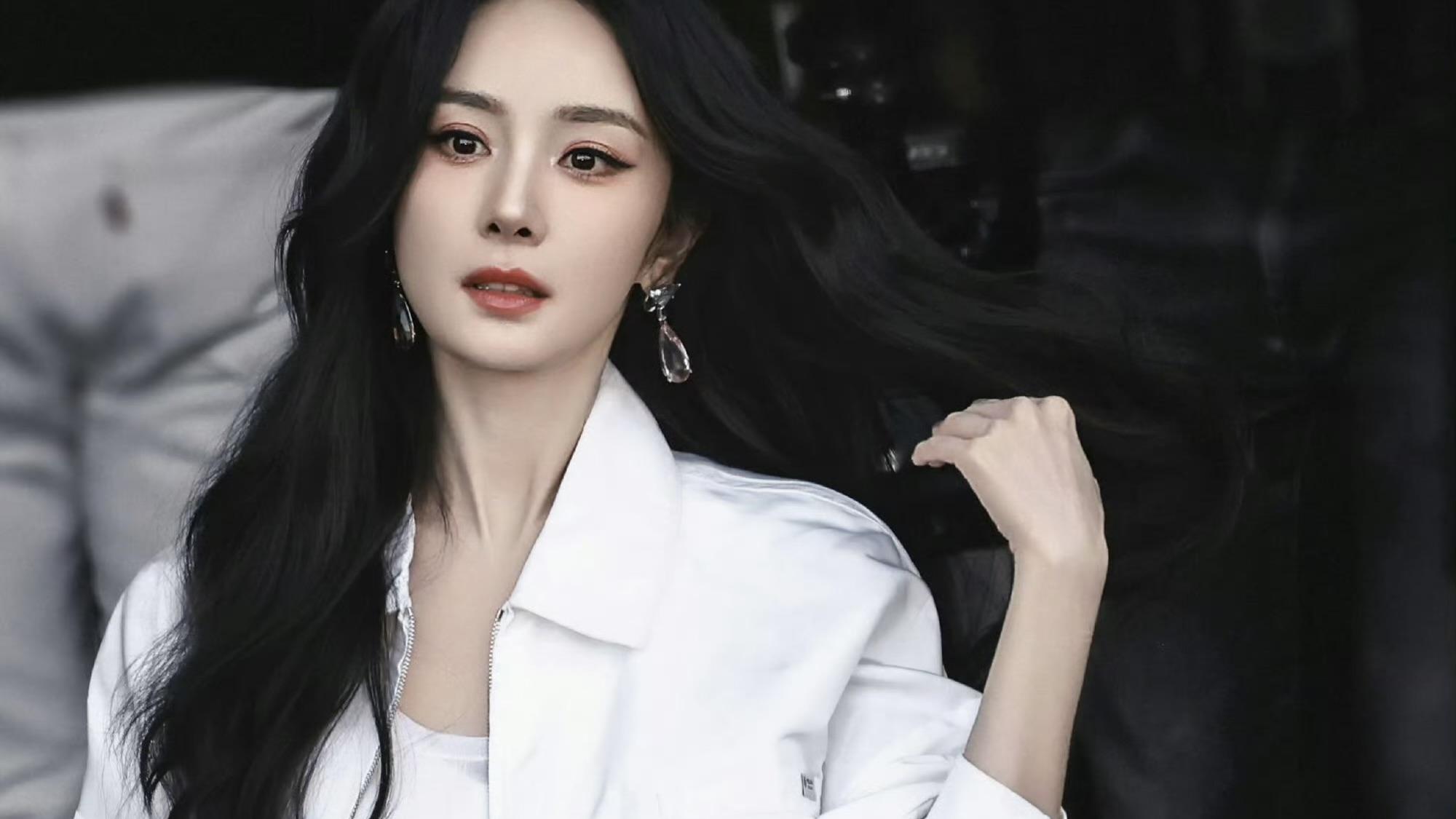 杨幂米兰封神：骨相与气场的顶级较量