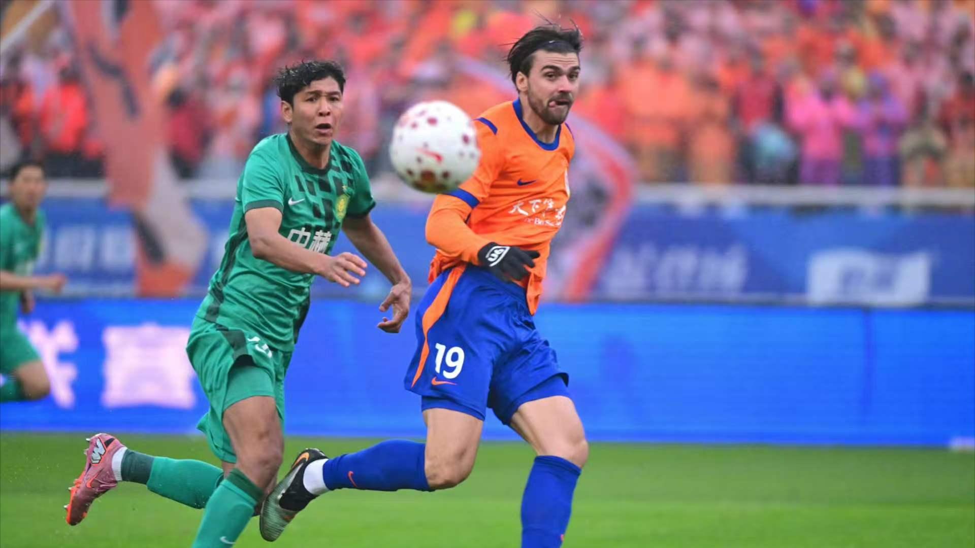 1-2！麦麦提江偏袒泰山：漏判国安2点球！京媒：克雷桑红牌也没给