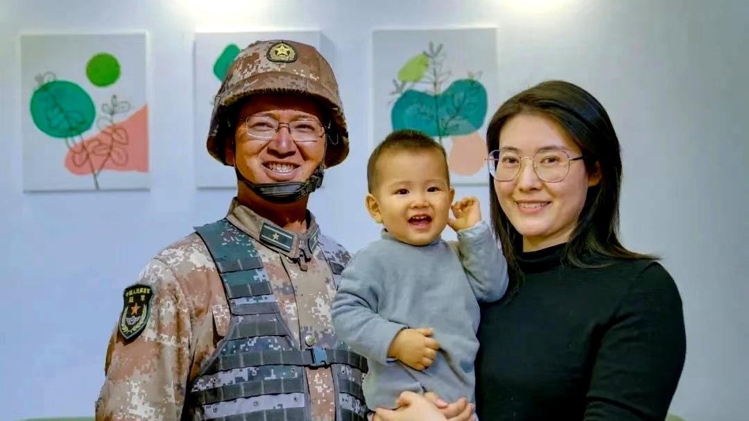 这是一张特别的“全家福”