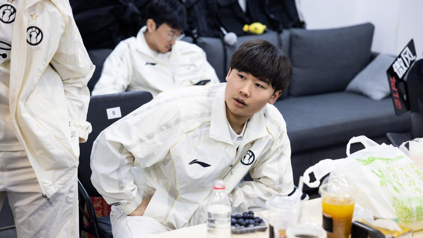 EWC选拔赛惊现人机局！BO3仅用时49分钟，休赛1年的呼吸狂抽陀螺