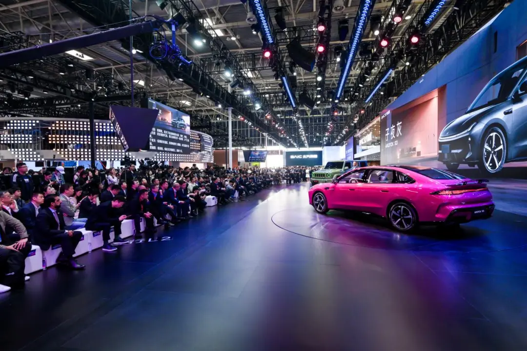 不是降级是平权：当一台B级纯电家轿把门槛踩进6万区间