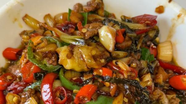 清爽酸香解腻绝配！地道云南水腌菜炒肉，家常极致美味