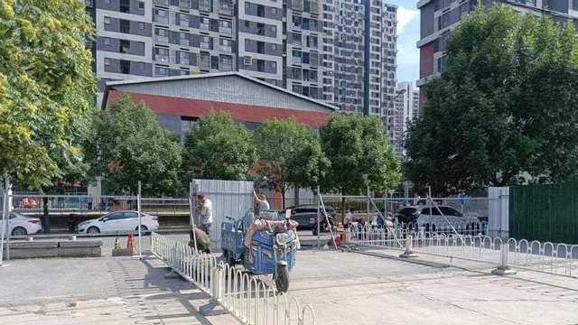 北京丰台张仪村企业自建园区面临拆迁村委会被指堵门断水强闯驱离