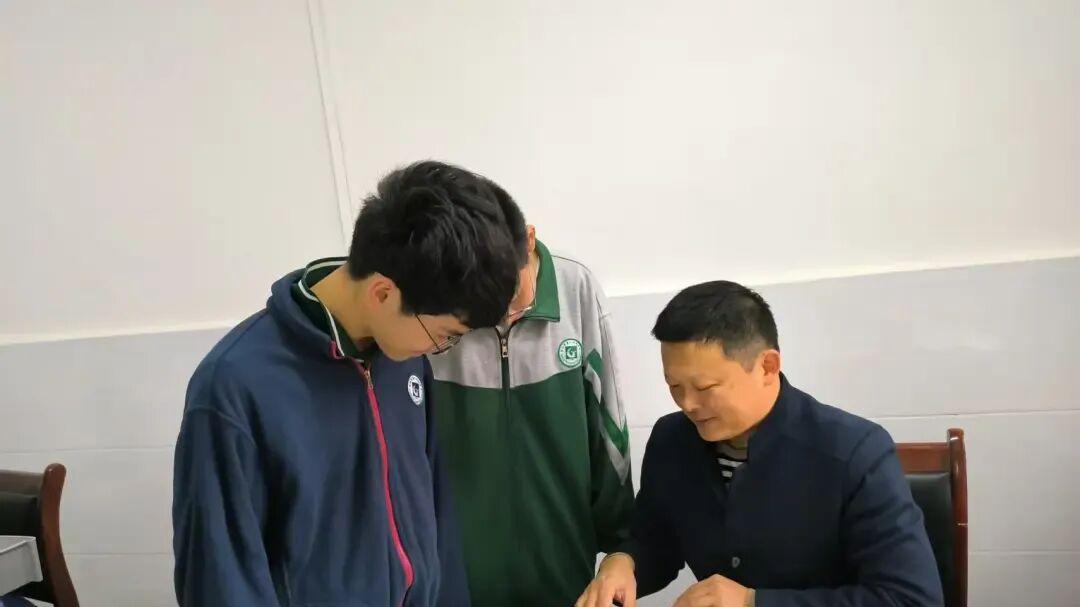信阳市第一初级中学李全勇：八载带班育桃李 廿六深耕研物理