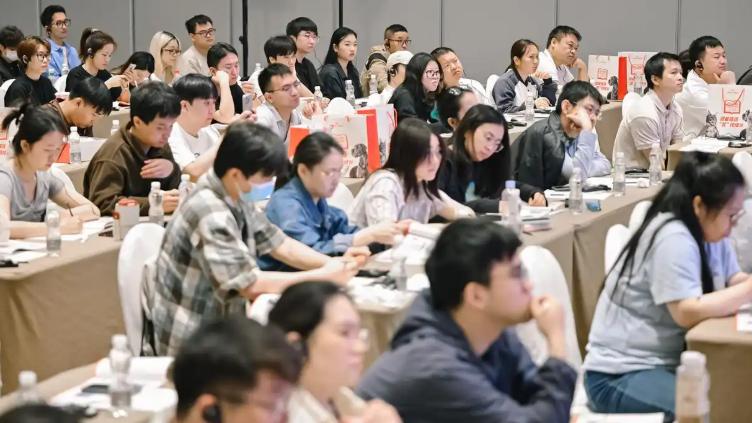 专科化浪潮下的普惠医疗实践：宠卡以标准化体系打通宠物健康管理最后一公里