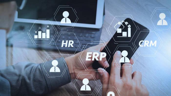 足球预测App软件哪个好用？从两种算法模型与历史数据结构进行对比