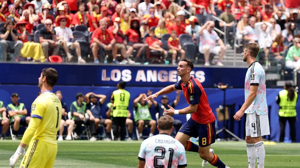 2-1！西班牙绝杀！世界杯半决赛诞生，法国压力大，对手运气爆棚