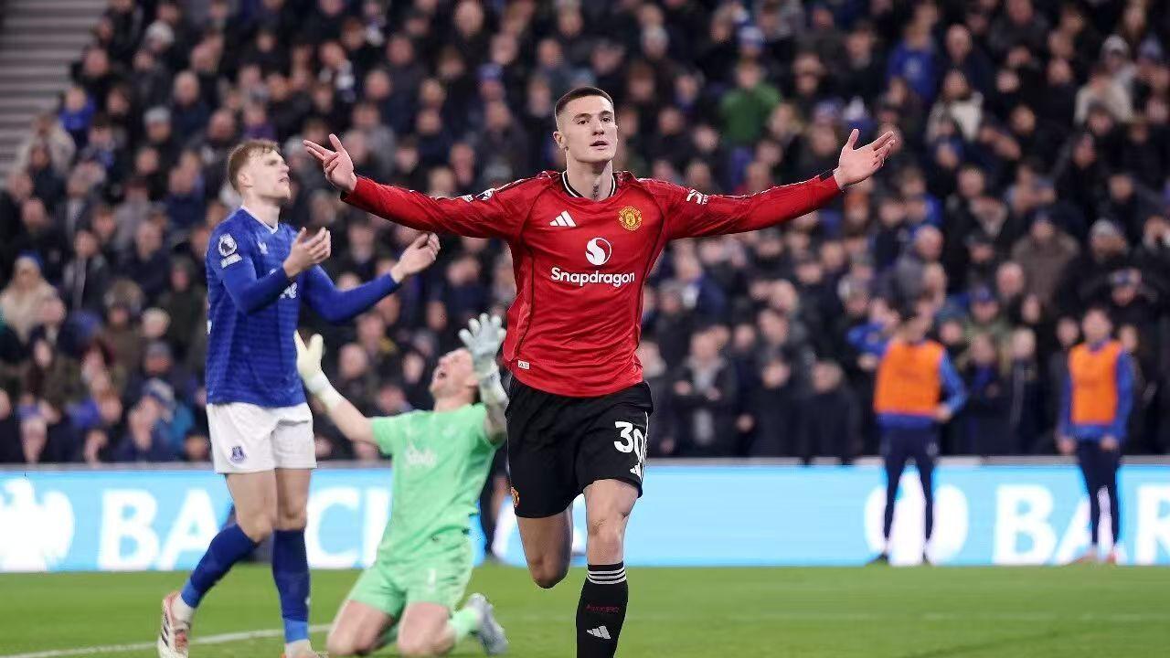 周五英超意甲西甲：伯恩茅斯VS曼联，卡利亚里VS那不勒斯，比利亚雷VS皇社