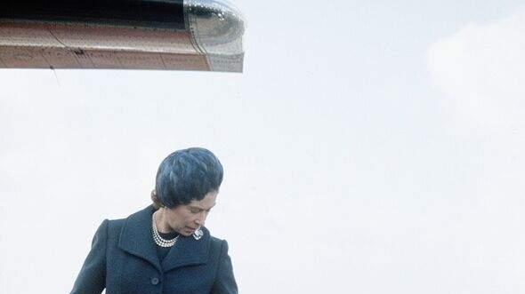 毫无羞耻！莎拉密谋克隆女王柯基捞钱，再辱王室颜面