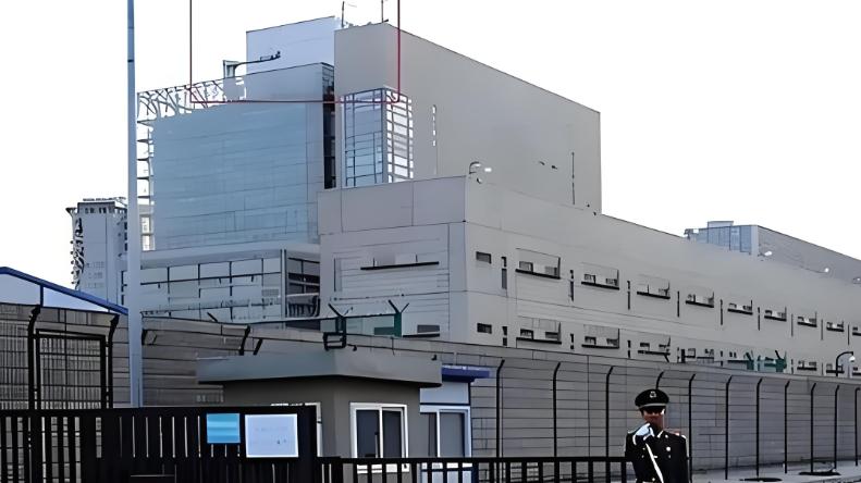 美国驻华大使馆：光地皮就值2个多亿，建得跟碉堡一样，在防什么？