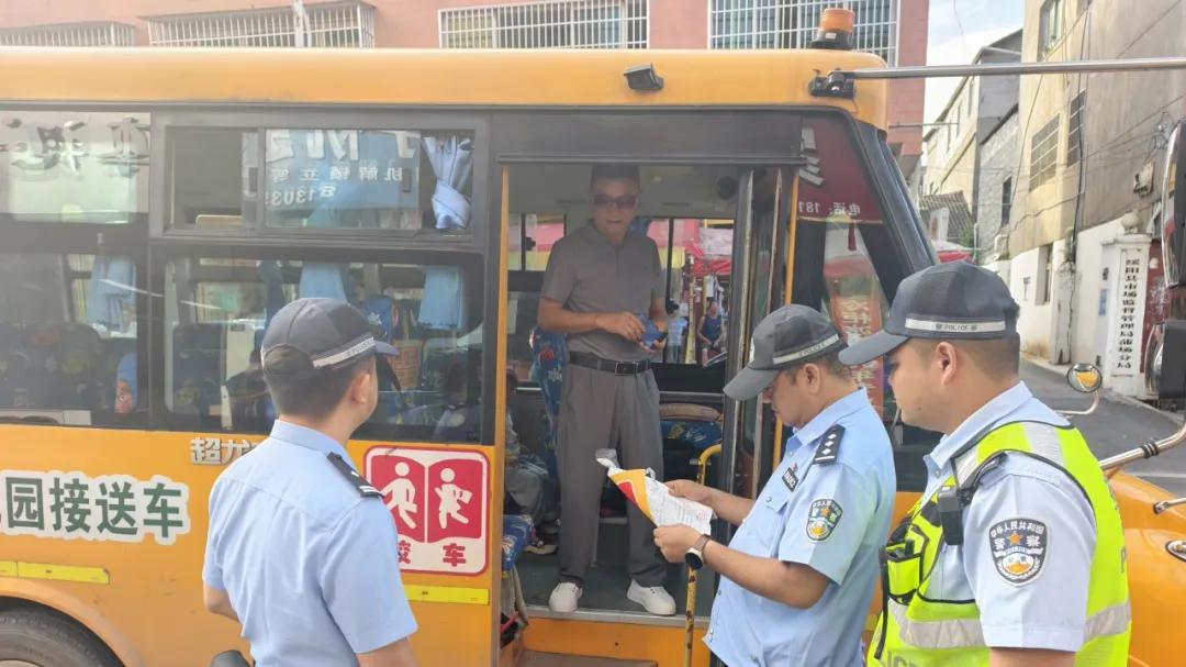 多部门联合整治校园周边交通乱象，筑牢乡村学生出行安全防线