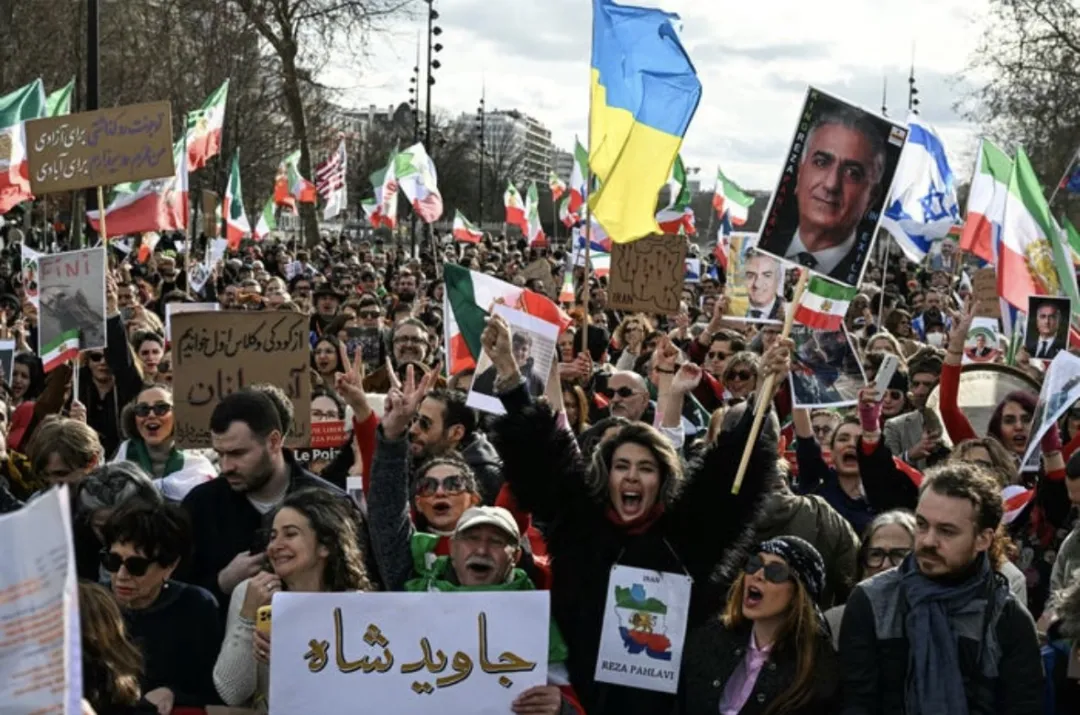 运费暴涨300%，海路封锁！伊朗变局之下，中国外贸的“Plan B”也崩了？