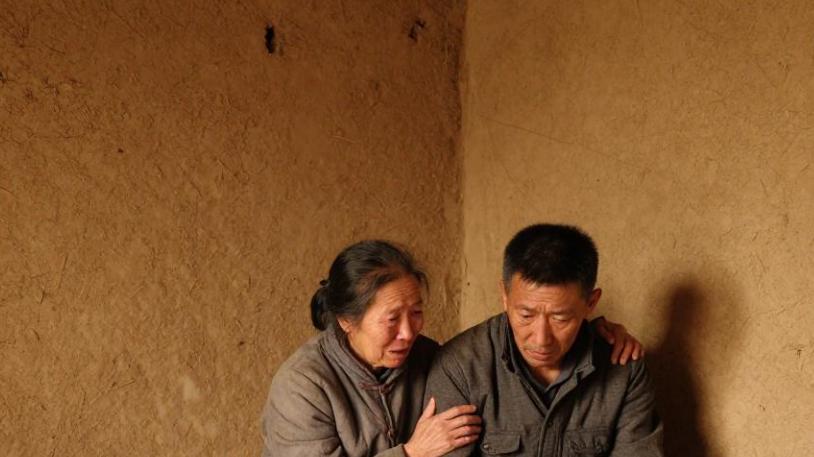 评江西低保姑娘追星：网友说"快渴死的人不拿水洗脚"——她不渴