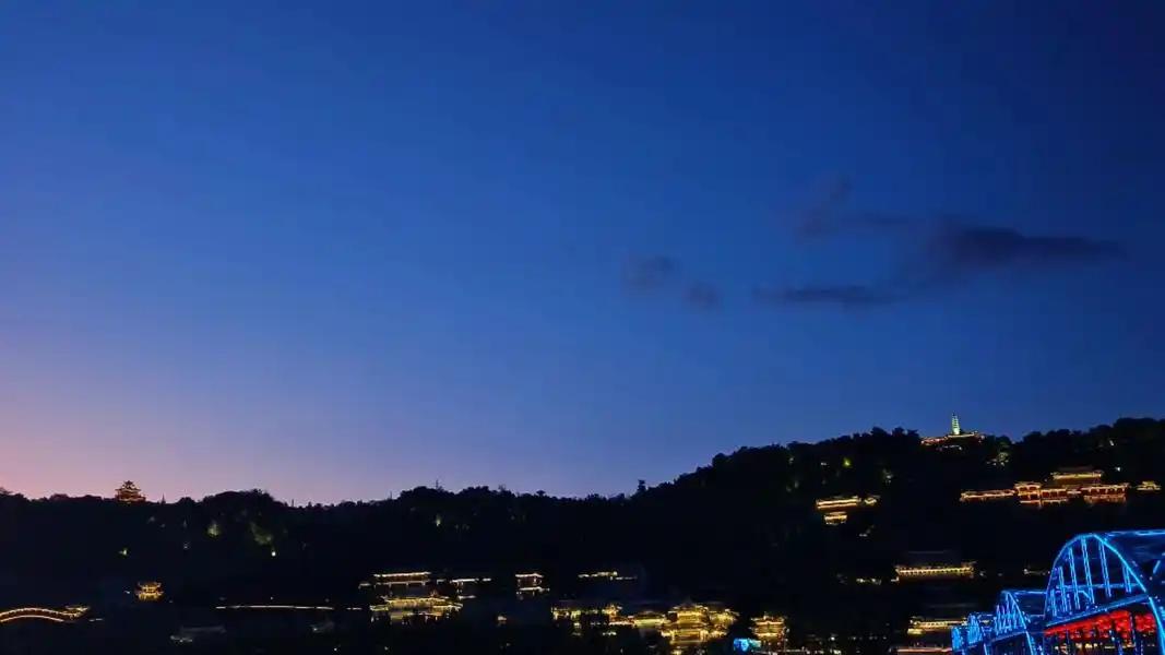 60 元保费下的人性：亲生父亲为何对女儿痛下狠手？