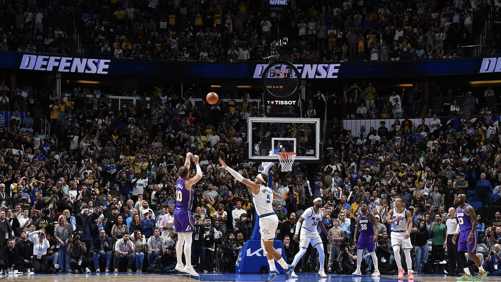 肯纳德审判之投！东詹里哪个都不能放 湖人的进攻上限创造奇迹