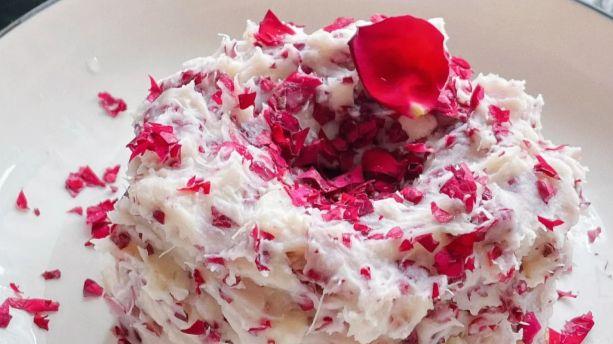 一碗花香绵密！湖南家常玫瑰山药泥，是餐桌的温柔诗意