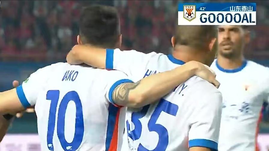 1-0！泰山VS河南：太业余！王国明疑似假球，跑出禁区送泰山进球