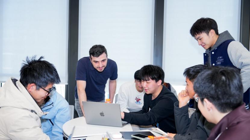 香港科技大学“卓越先修计划”首登上海“AI实践力”冬令营引领上百名高中生沉浸AI实战