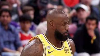 波波维奇第一次看到詹姆斯的球探报告，整个人都傻了：魔术师？开什么玩笑！