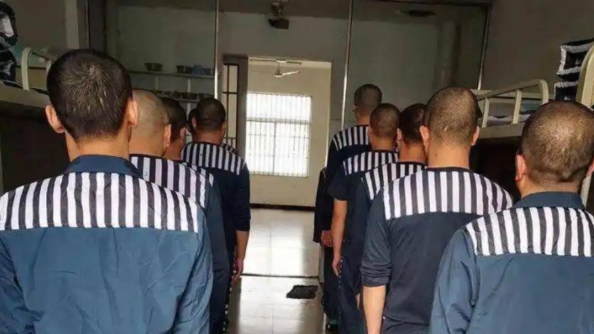 入狱三年，我在方寸之间学会重生！