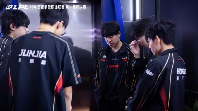 LOL先锋赛魔鬼赛程！JDG挑战夺冠热门GEN！一号种子BLG或拿开门红