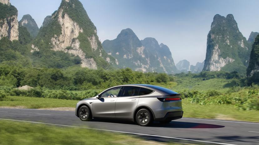 特斯拉将在2026年一季度量产Cybercab，发布第三代人形机器人