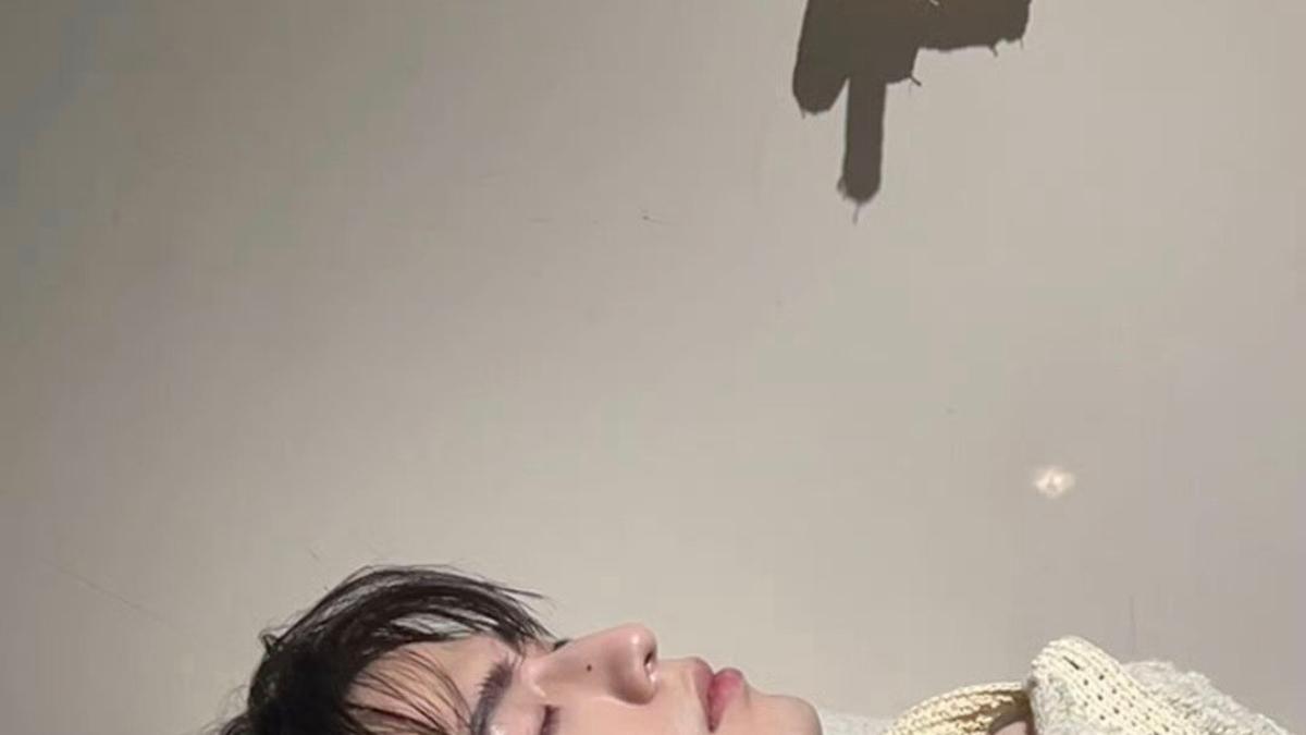 张凌赫《开推4》连轴转至凌晨4点，疲惫眼神惹人心疼，温柔底色却藏不住