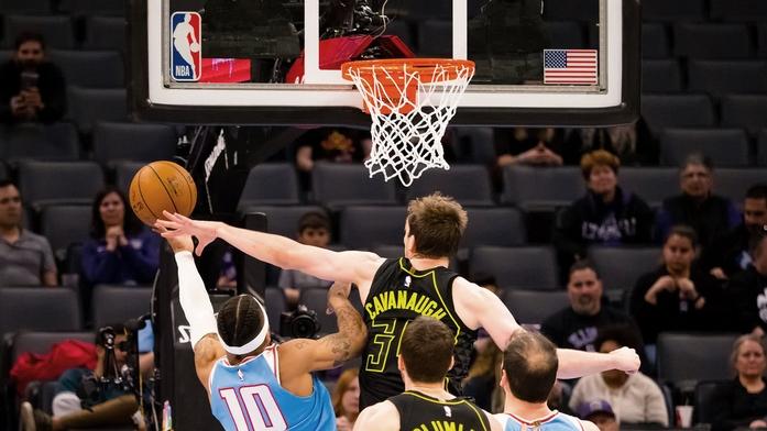 统治NCAA的他，为何打不了NBA，甚至被CBA嫌弃