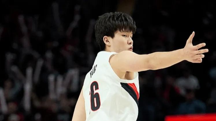 杨瀚森打火箭效果明显！防守+卡位明显提升，策应亮眼给正向带动