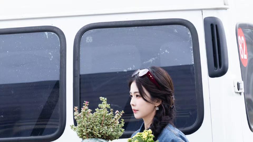 亲爱的客栈封神名场面：秦岚高情商救场，白鹿凭拼命实诚圈粉无数