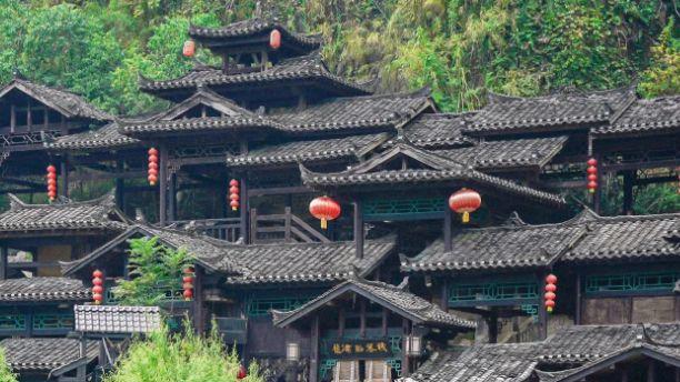 三峡人家的慢时光，在吊脚楼里喝一碗腊肉汤