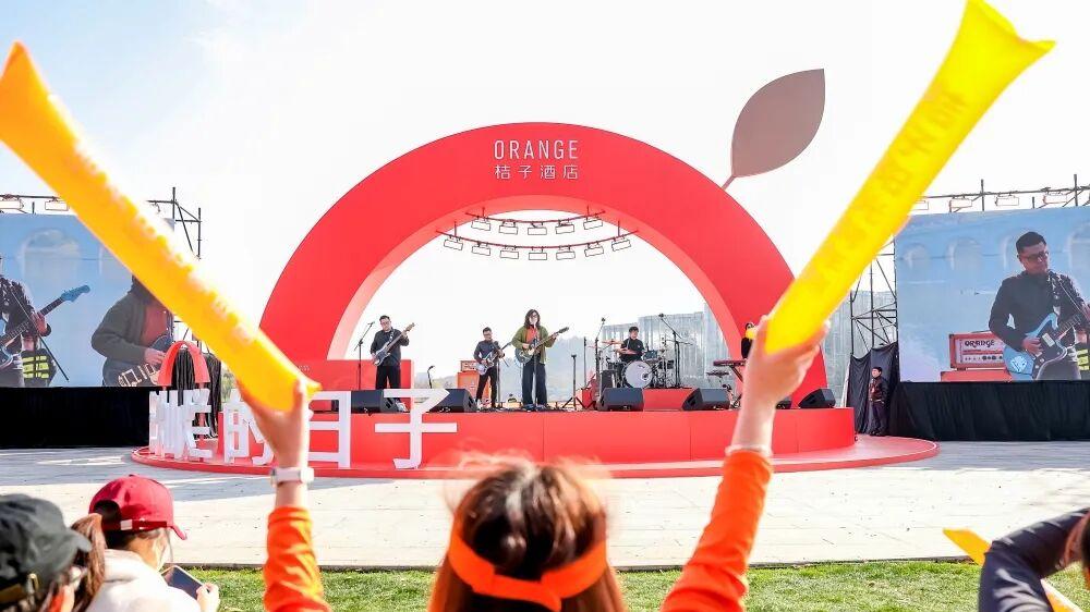 当桔子酒店礼盒开始塞满9包零食，我们又该睡不着了