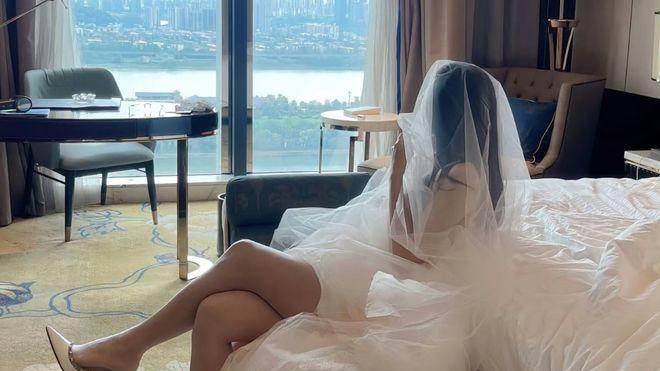 婚检发现自己不孕，女孩当即退还18万彩礼和宝马车：无孩=无婚？