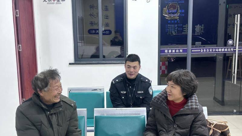 10倍偿还，女子求助民警找到38年前无私帮忙的好大爷