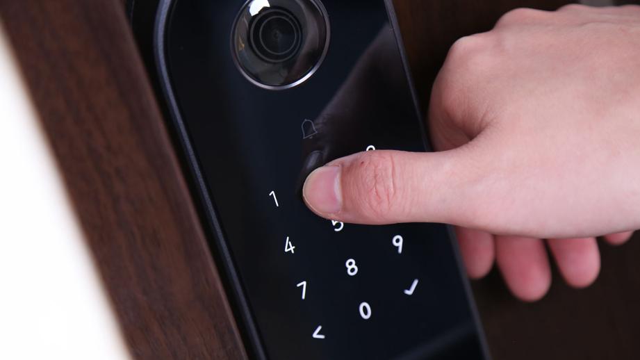 格行智能锁凭什么口碑第一？在“烂摊子”里杀出一条血路，转介绍率高达80%；智能门锁避坑攻略；智能门锁