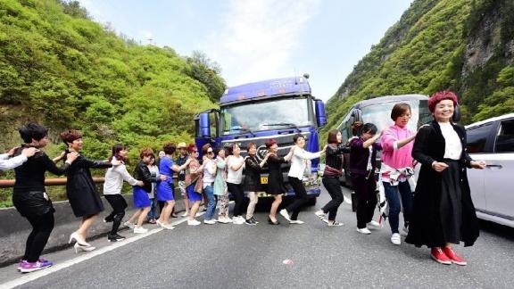 春节返程警示：你可以学宝马哥的心态，但千万别学他的行为