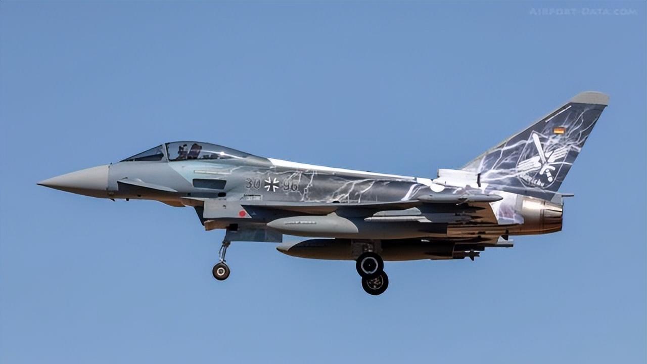 架空：中华超现代，48单元防空垂32单元反舰垂，052B型通用驱逐舰