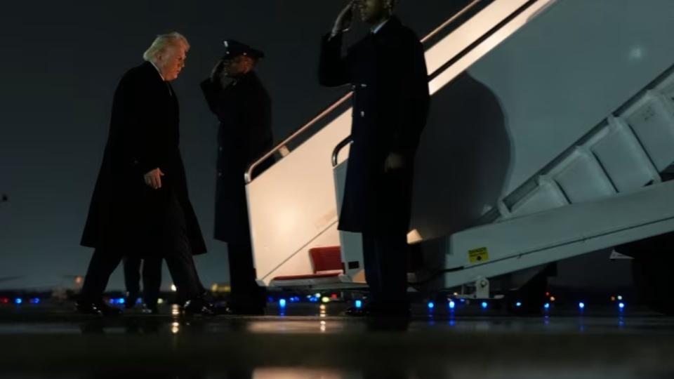 特朗普突发警告：美军正权衡军事干预，或对德黑兰实施“精确痛击”