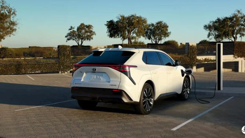 丰田新电动车上市即降价，最高减免7, 000美元并提供0%融资