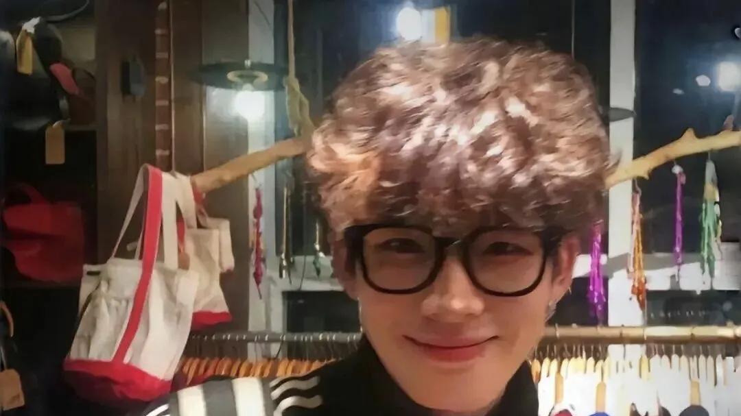 难怪头发越洗越油！男生告别“油腻感”就靠这瓶，效果直接拉满​