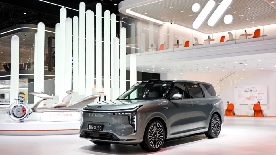 25 万级黄金战场杀出满配旗舰，智己 LS8 凭实力定义 8 系新标杆