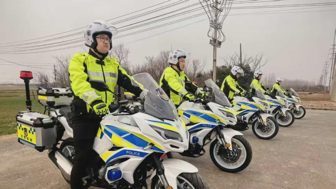息县公安：岁末送教暖意融 铁骑守护团圆路