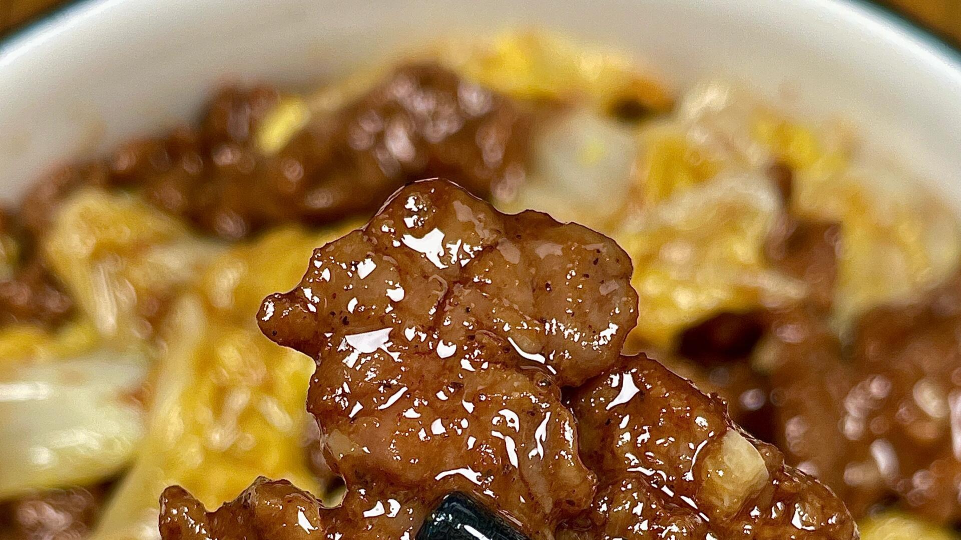 蒜香牛肉娃娃菜：一锅出的人间至味，米饭的“灵魂杀手”