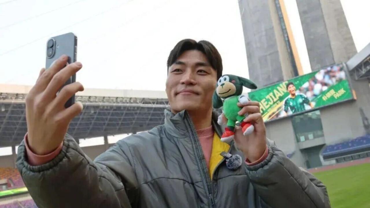 新年双响炮！浙江队连收两大礼：韩国铁腰+前国足主帅齐加盟