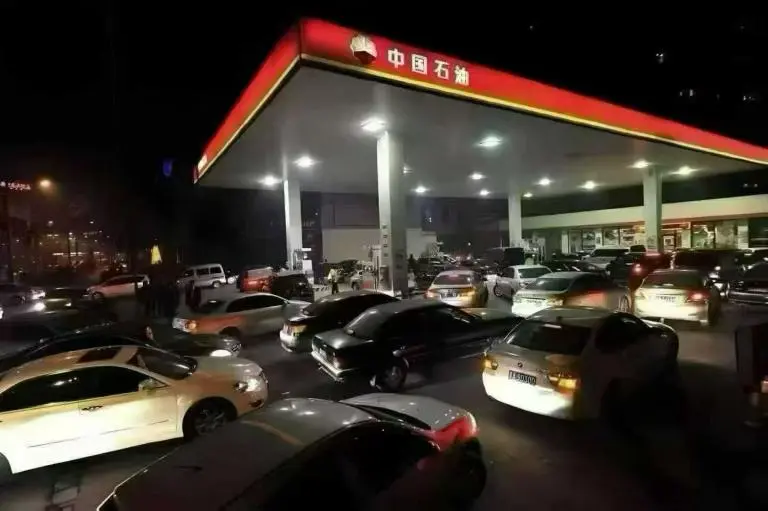 油价大涨，想省钱就买比亚迪插混