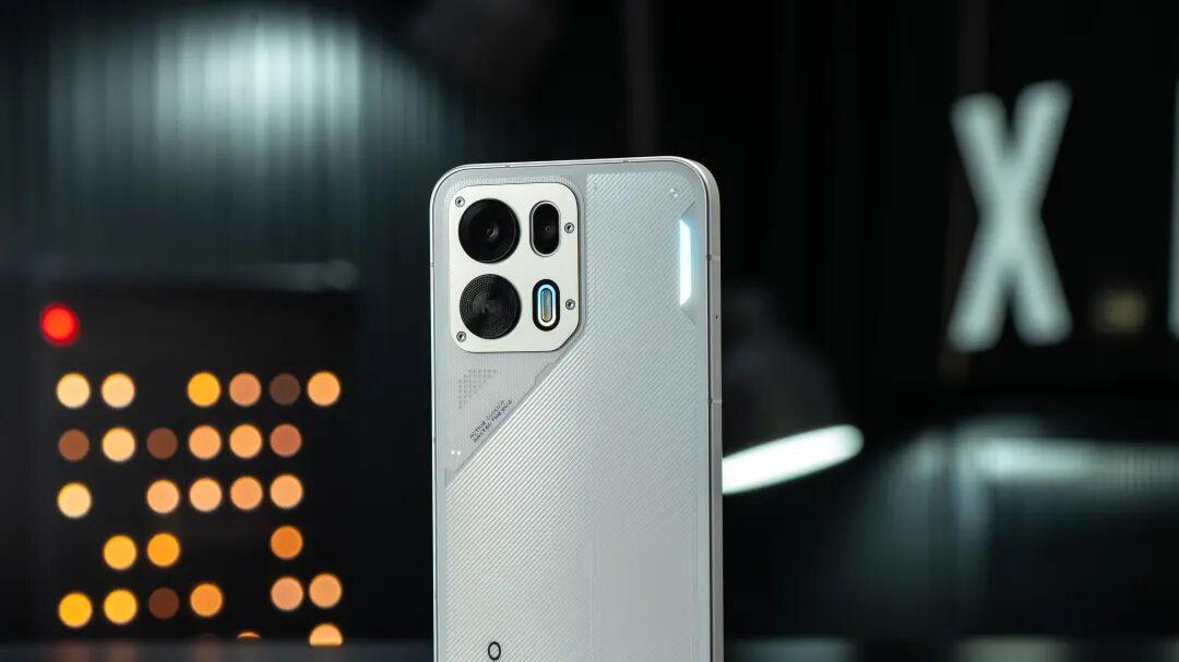 会发光还带风扇的手机，OPPO打算卖你2899元