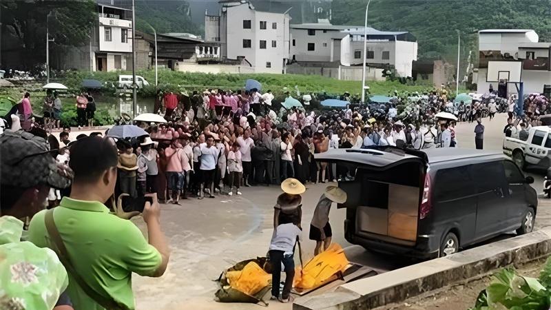 杀害亲生4岁女儿骗取保险，太坏了