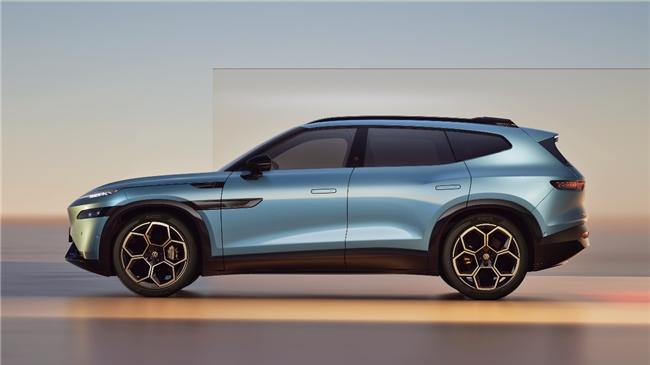 中德研发碰撞 与众 08 铸就纯电工艺新高度