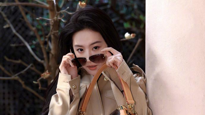 时差追不上的女人：刘亦菲落地巴黎即开工，状态满分