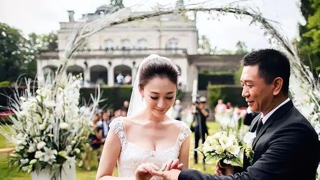 41岁徐梵溪近况曝光！曾遭男友闺蜜联手背叛，如今还是单身让人惋惜